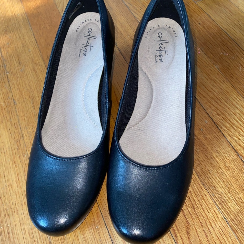 Clark’s Flores Petra- black heeled flats